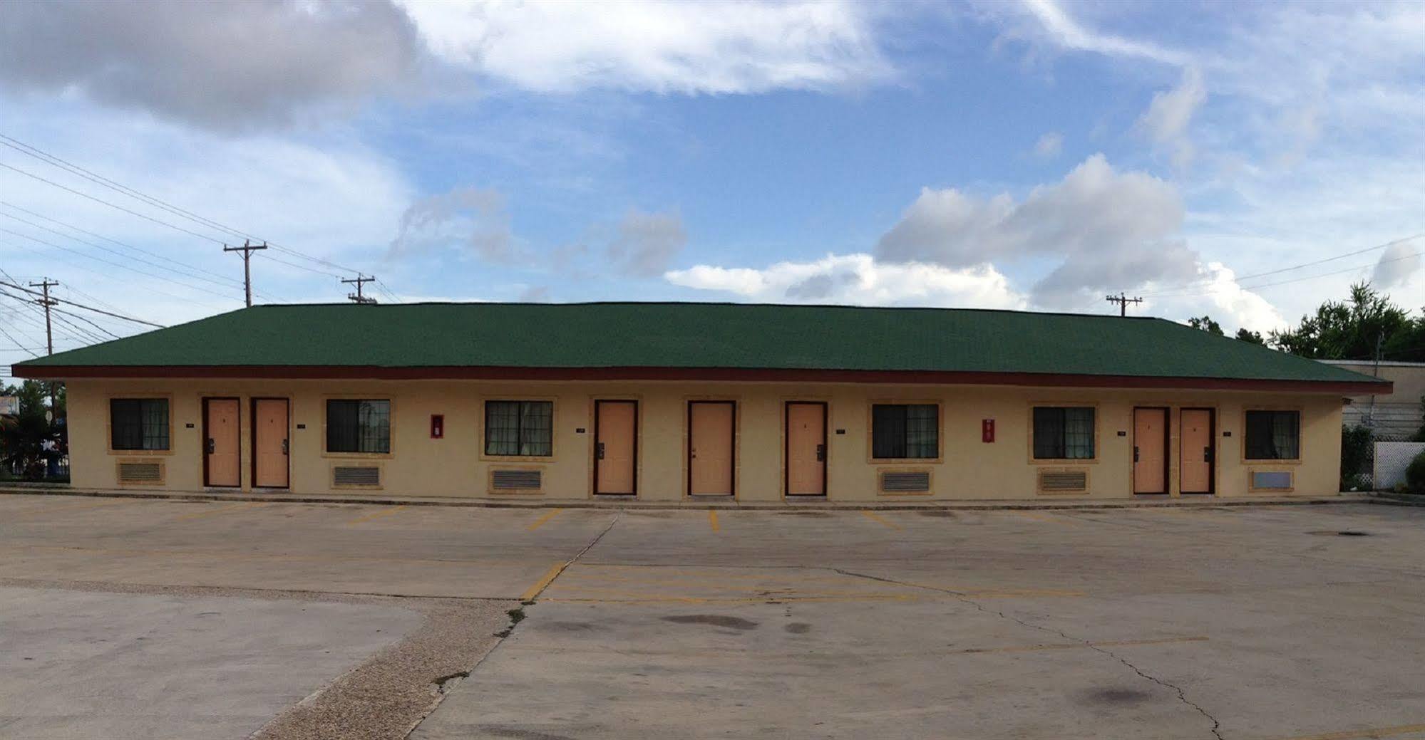 Pinn Road Inn And Suites Lackland Afb And Seaworld San Antonio Extérieur photo