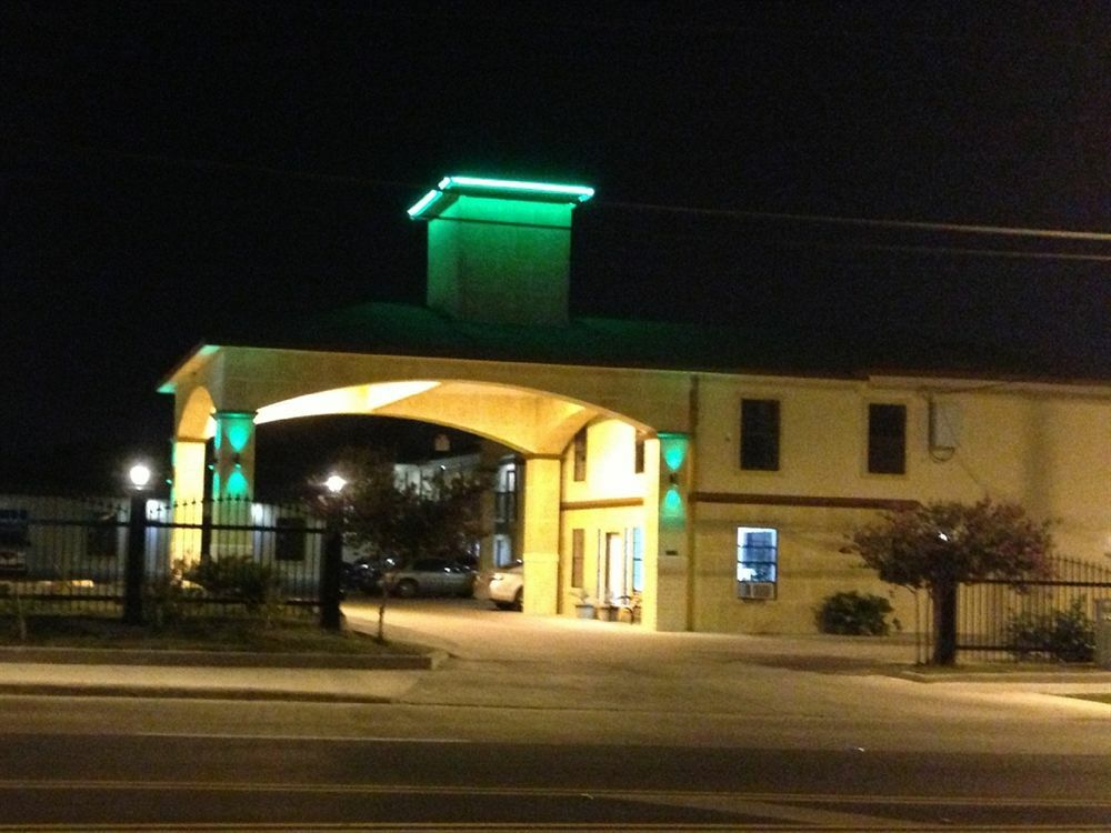 Pinn Road Inn And Suites Lackland Afb And Seaworld San Antonio Extérieur photo